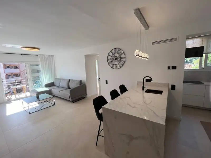Sala d'estar de Apartament de lloguer en Marbella amb Aire condicionat, Terrassa i Traster