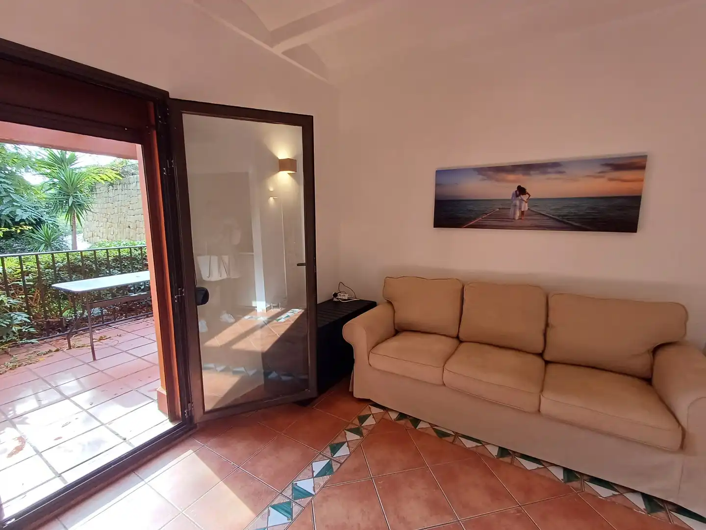Apartamento con terraza en venta en La Alcaidesa, imagen 2