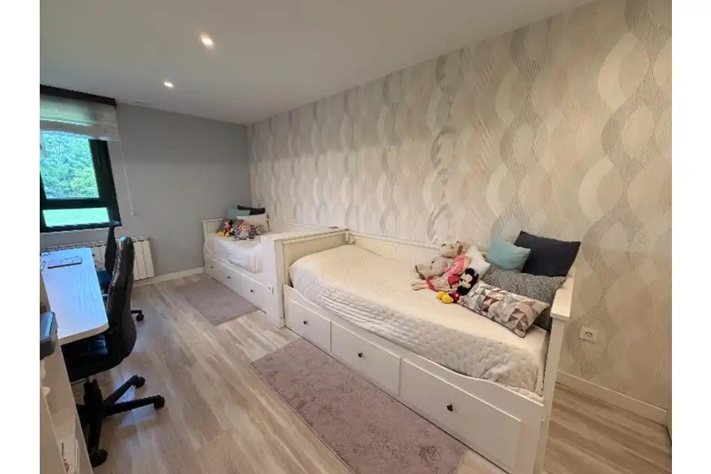 Piso en venta en Teo con Calefacción, Parquet y Trastero