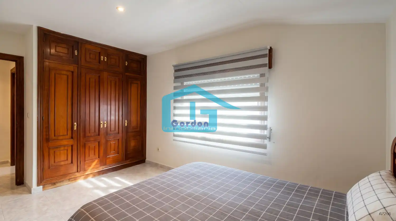 Habitación de Ático en venta en Sanxenxo con Calefacción, Terraza y Amueblado