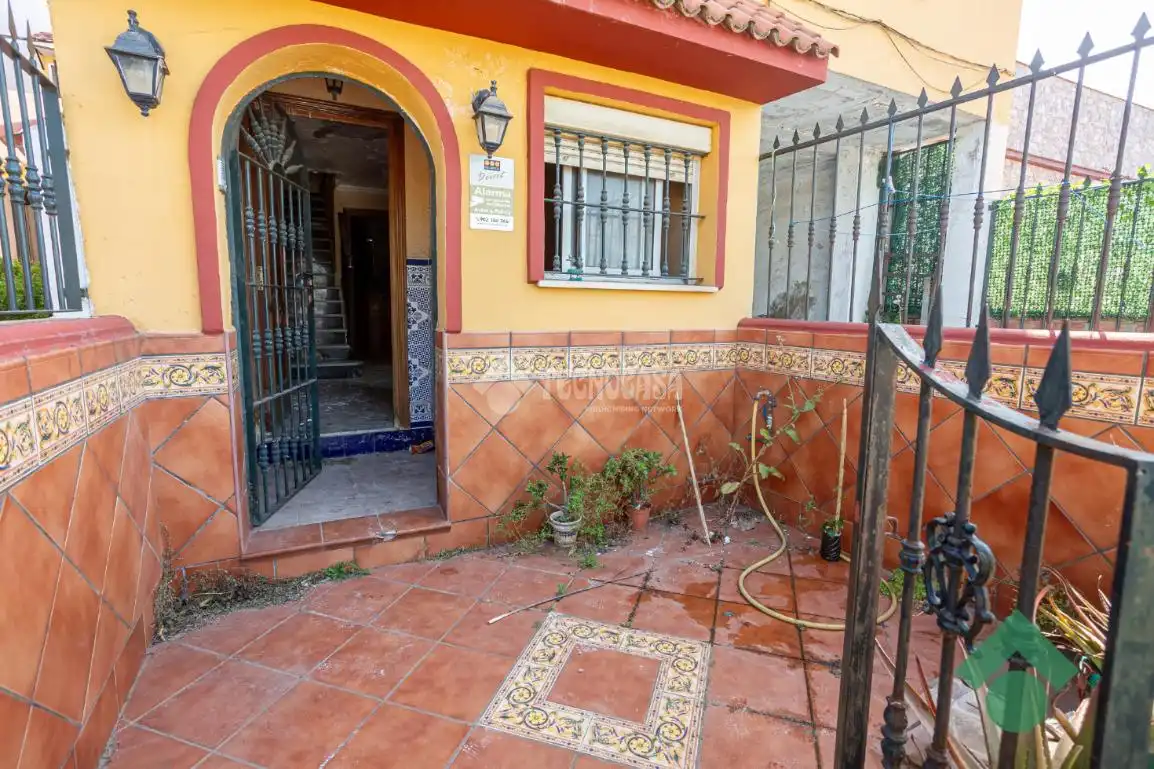 Jardí de Casa adosada en venda en Algeciras amb Terrassa