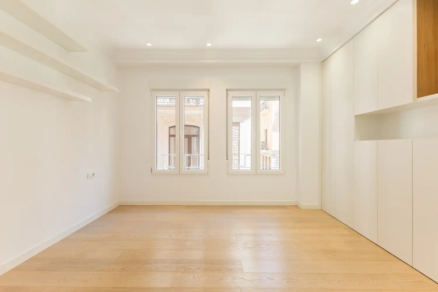 Flat for rent in Valencia  with Air Conditioner, Heating and Furnished