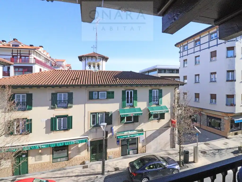 Vista exterior de Edifici en venda en Hondarribia