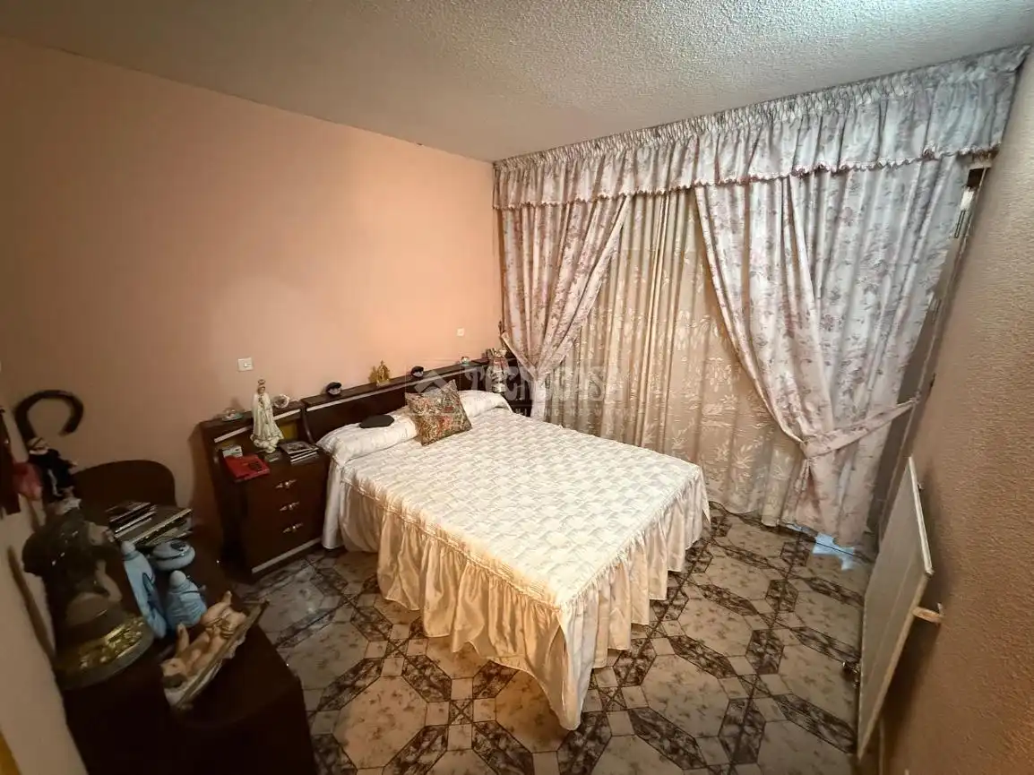 Habitación de Piso en venta en Madrid con Calefacción