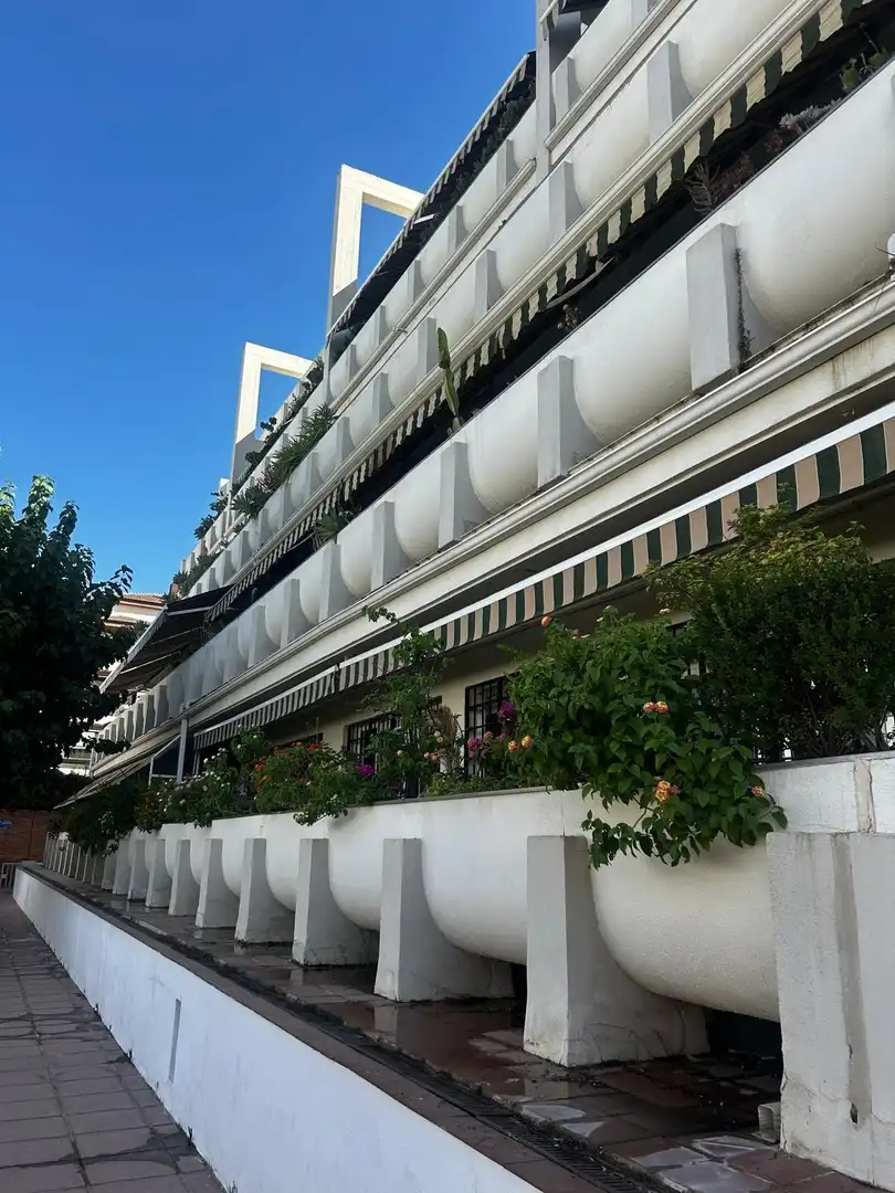 Vista exterior de Piso de alquiler en Córdoba con Aire acondicionado, Jardín privado y Piscina comunitaria