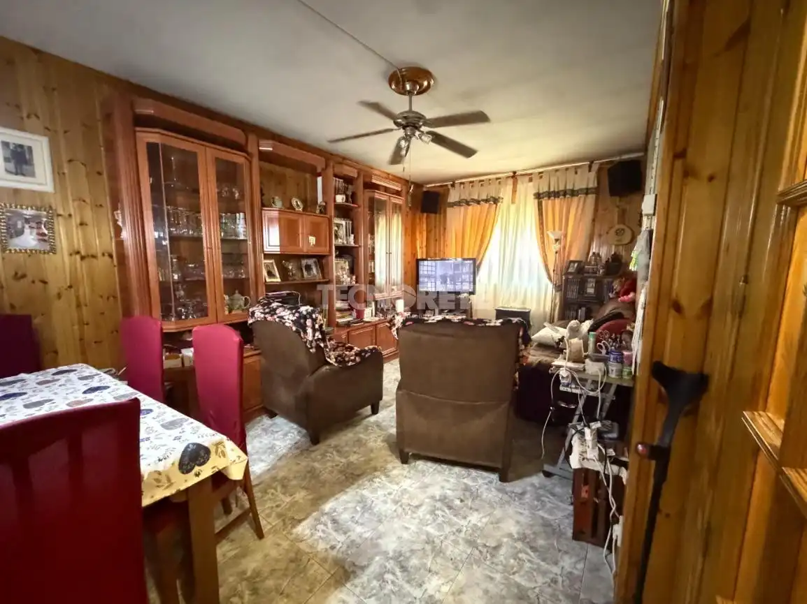 Casa aparellada amb terrassa en venda a C. la Virgen, imagen 4