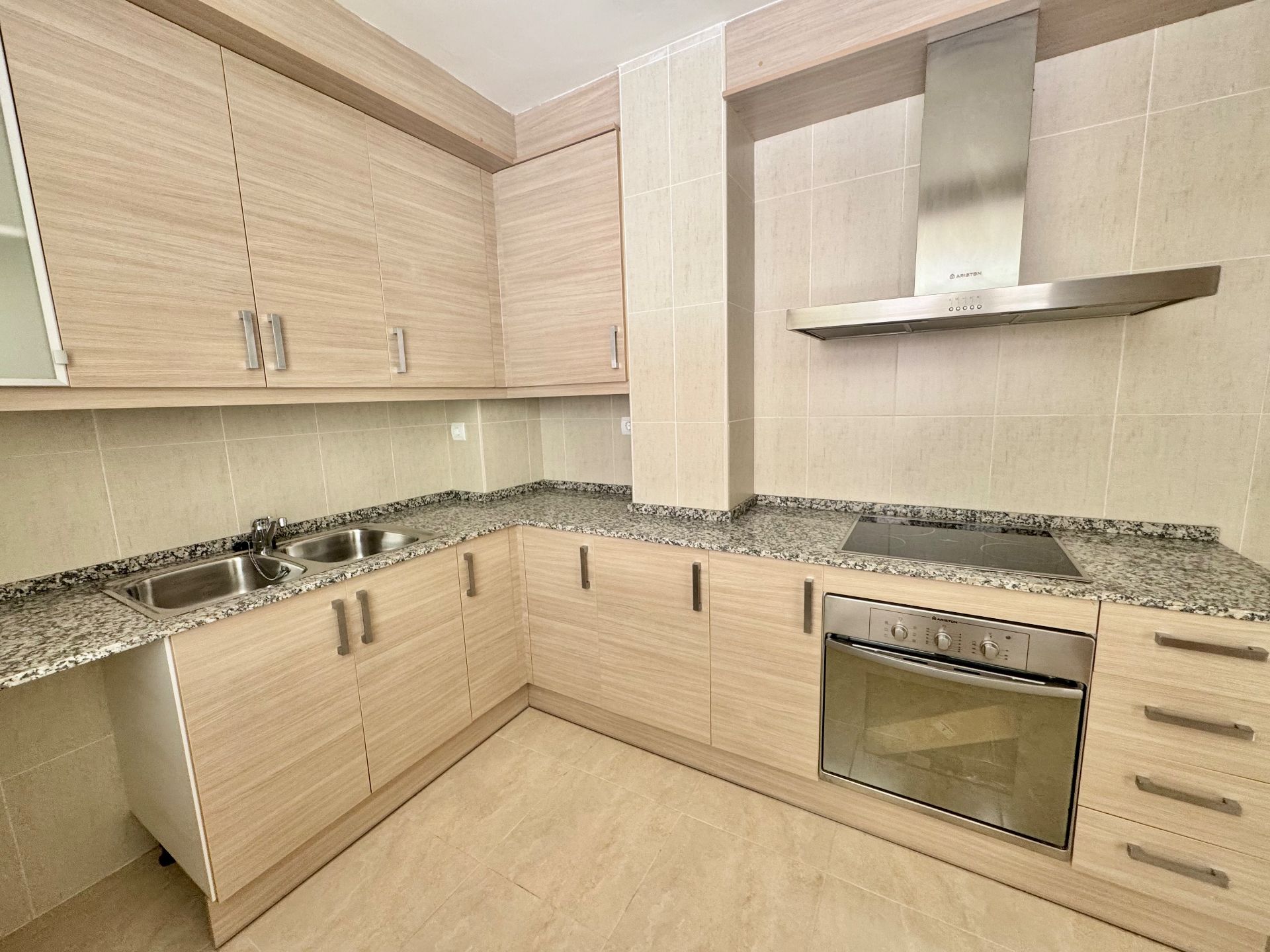 Cuina de Pis en venda en Valls amb Forn i Alarma