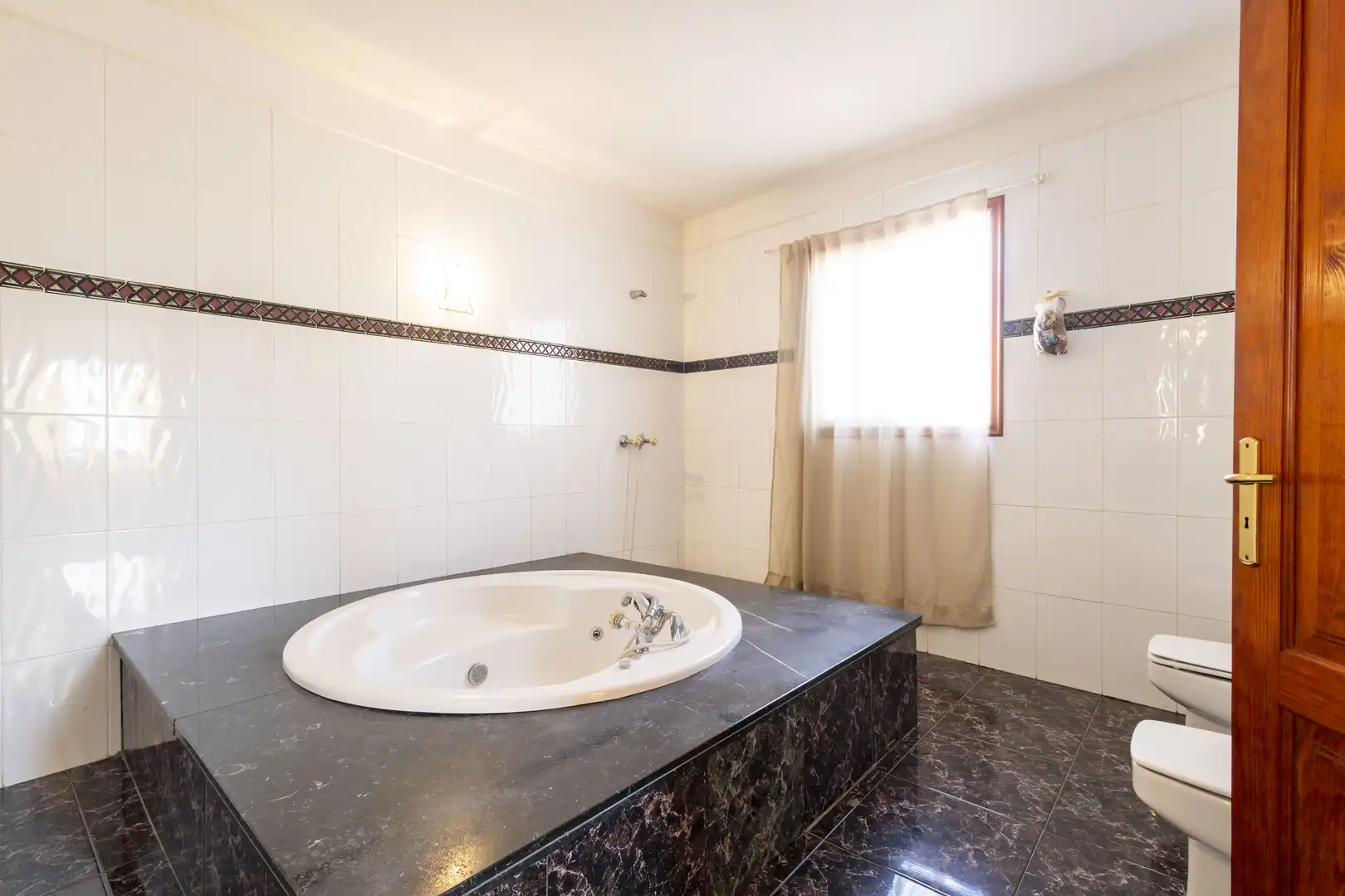 Badezimmer von Einfamilien-Reihenhaus zum Verkauf in Los Realejos mit Privatgarten, Terrasse und Abstellraum