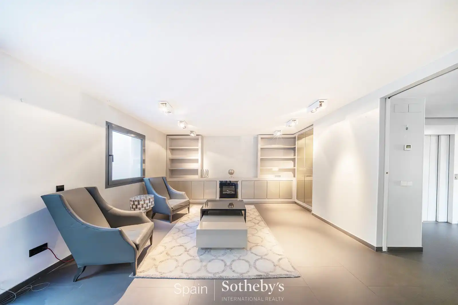 Sala d'estar de Casa o xalet en venda en Madrid amb Aire condicionat, Calefacció i Jardí privat