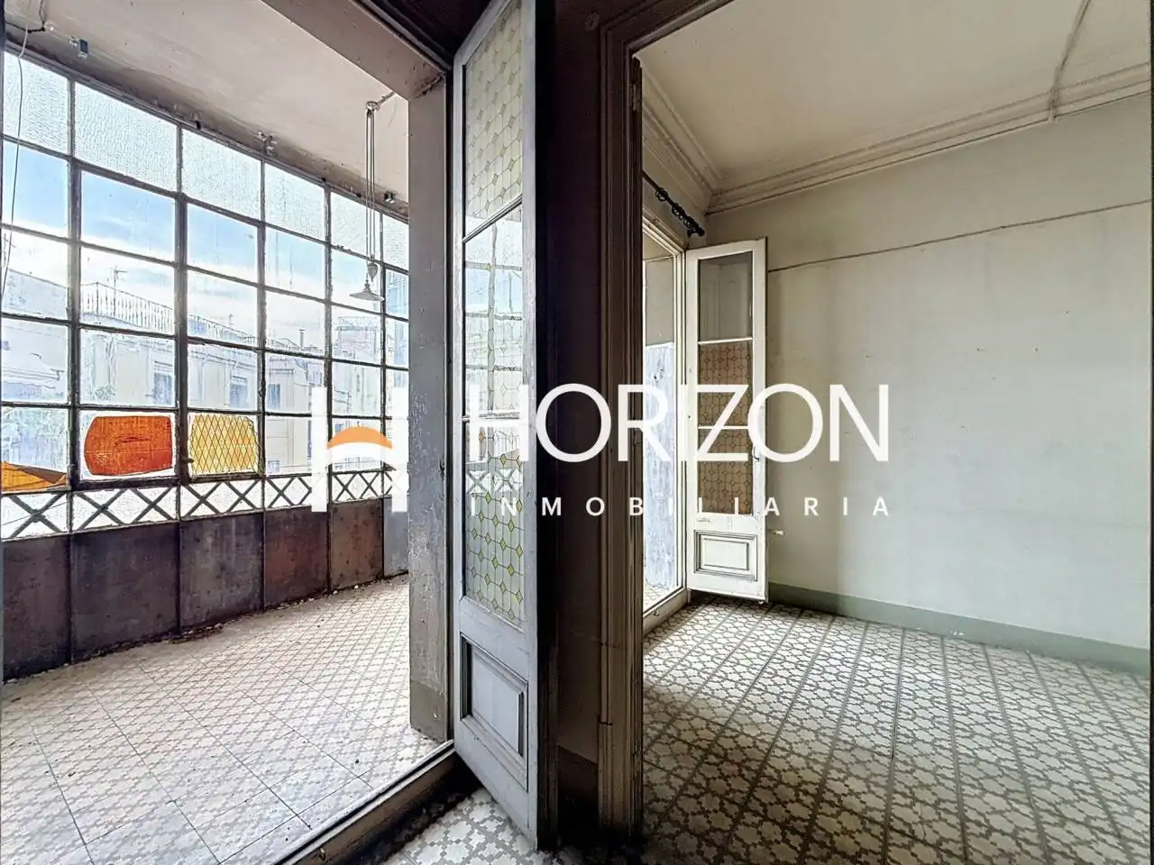 Exterior view of Flat for sale in Barcelona  with Terrace, Storage room and Balcony