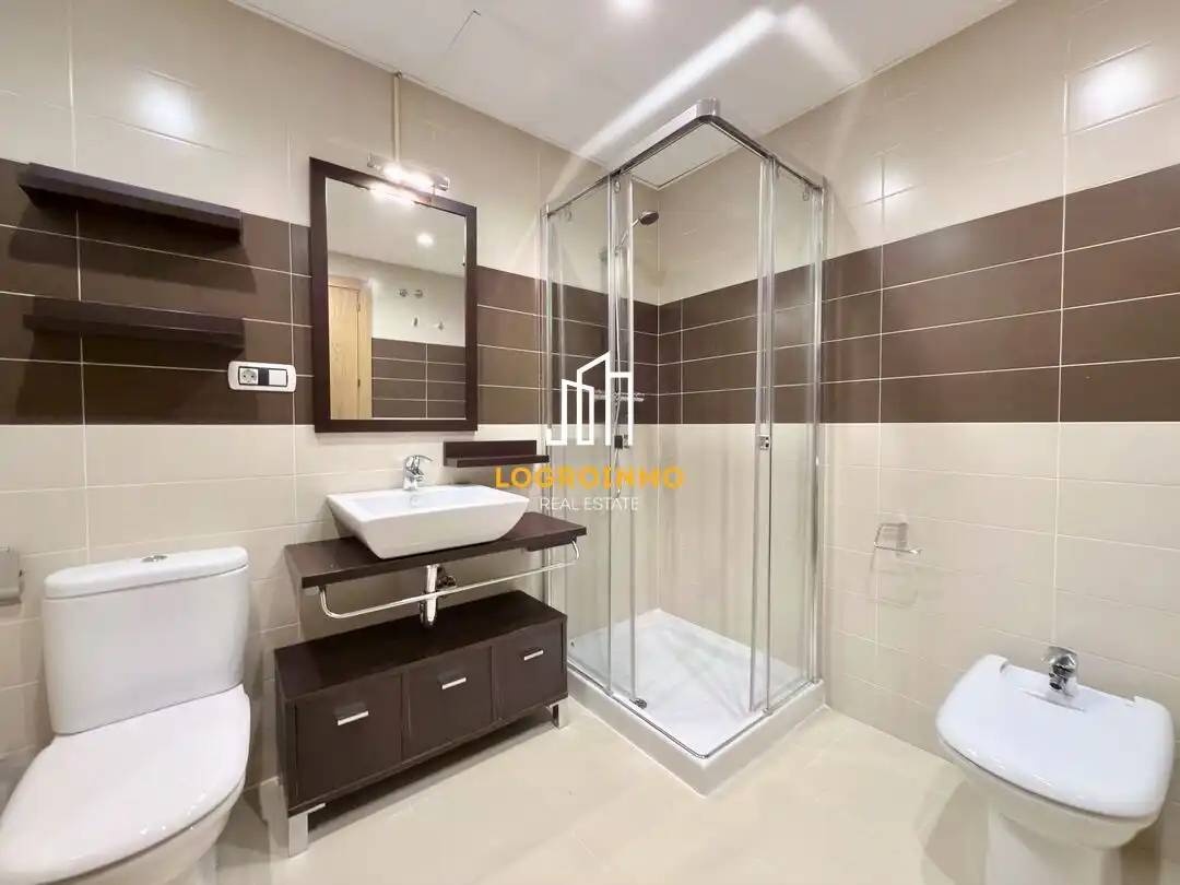 Bathroom of Flat for sale in  Logroño  with Air Conditioner, Heating and Private garden