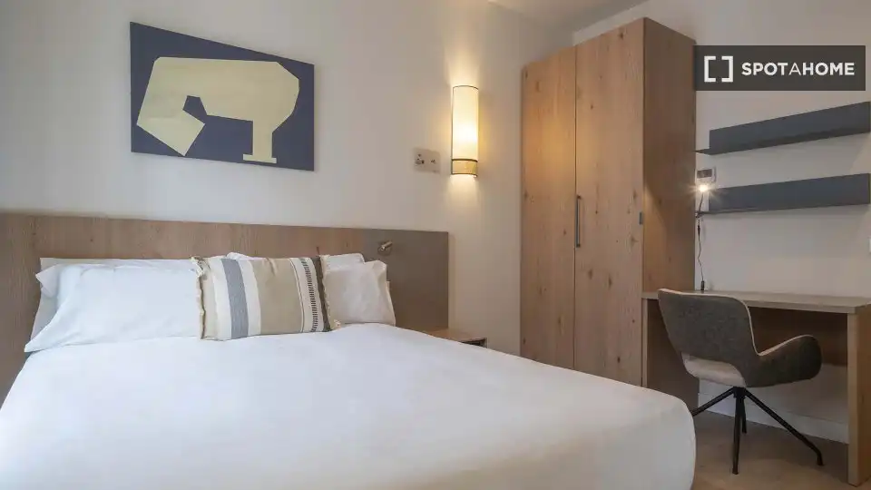 Bedroom of Houses for share in Madrid  with Air Conditioner, Terrace and Furnished