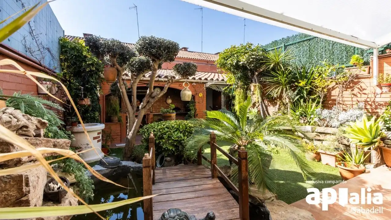 Jardí de Casa o xalet en venda en Terrassa amb Aire condicionat, Calefacció i Jardí privat