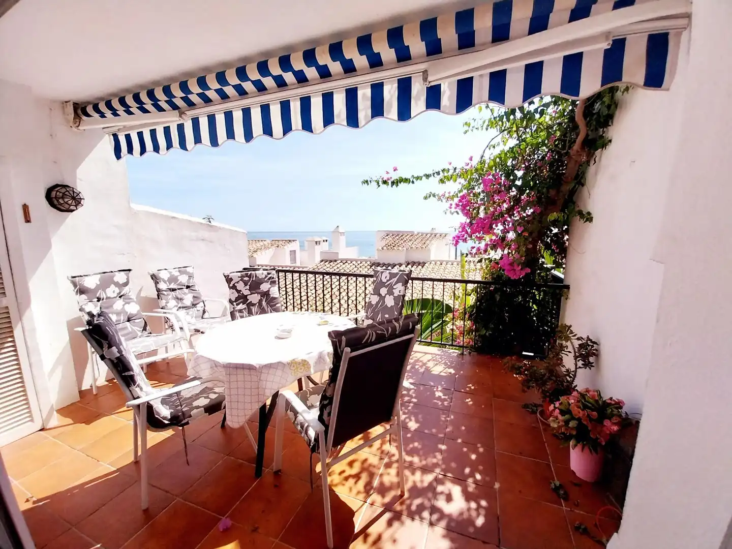 Terraza de Dúplex de alquiler en Mijas con Piscina comunitaria