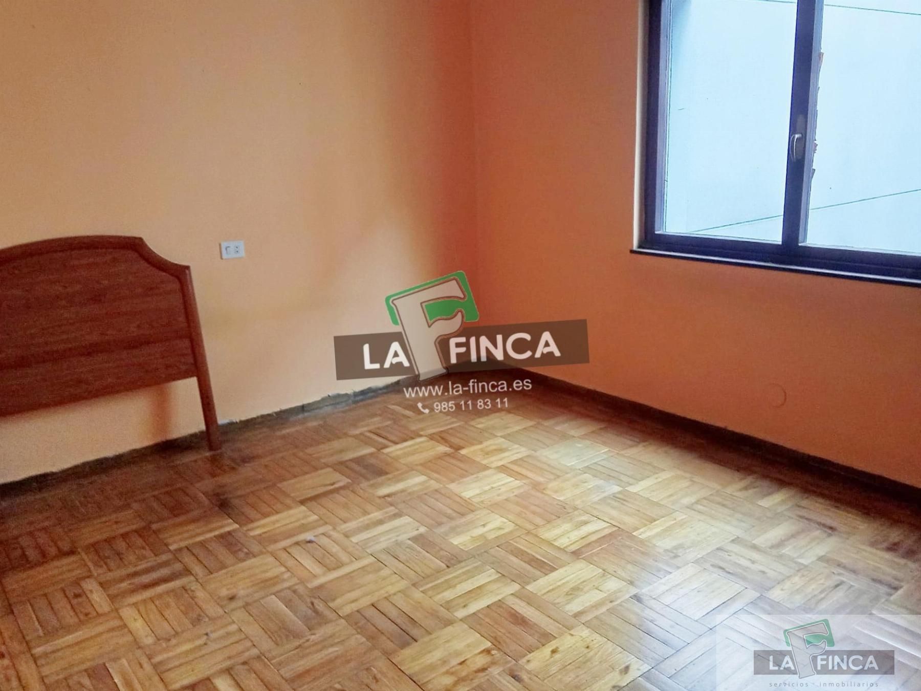 Habitación de Piso en venta en Oviedo  con Calefacción y Parquet
