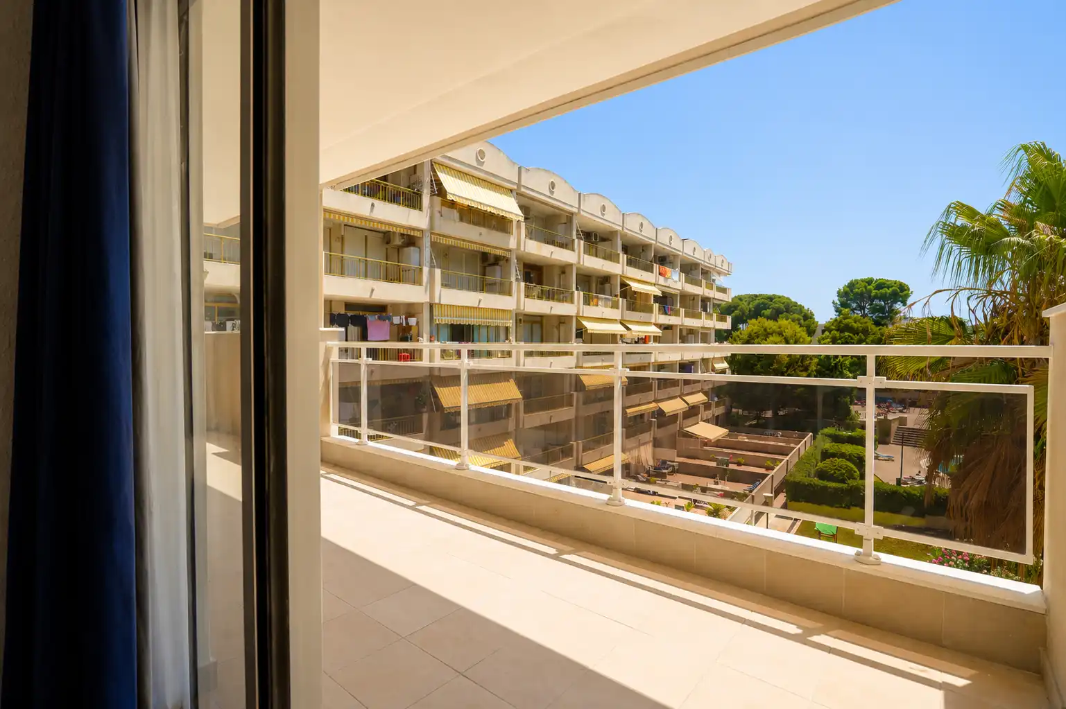 Piso con terraza en venta en Carrer del Vendrell, imagen 4