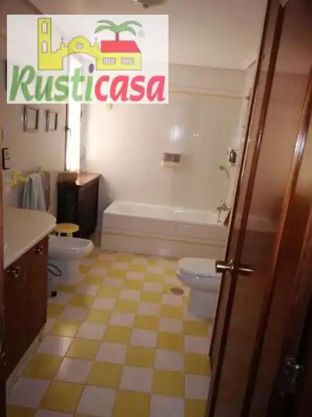 Baño de Dúplex en venta en Bailén con Calefacción, Terraza y Trastero