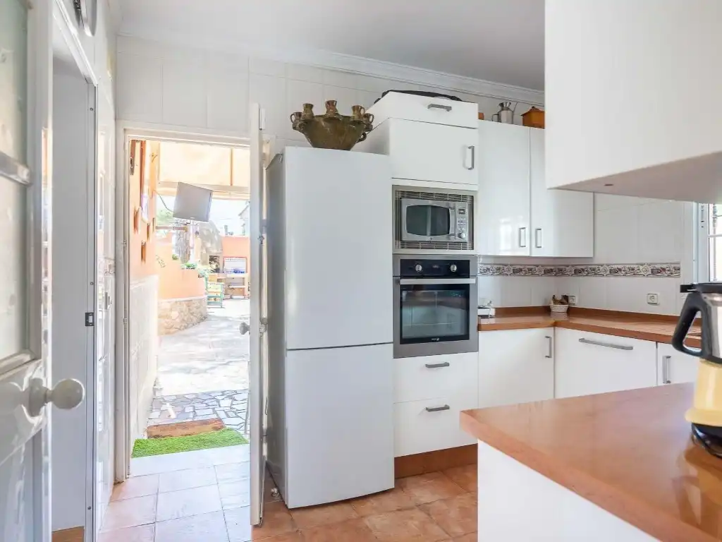 Cuina de Casa o xalet en venda en Chiclana de la Frontera amb Aire condicionat, Calefacció i Jardí privat