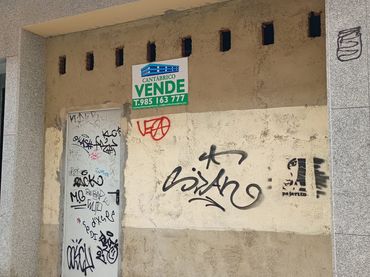 Gewerbefläche zum Verkauf in Calle Infiesto 4