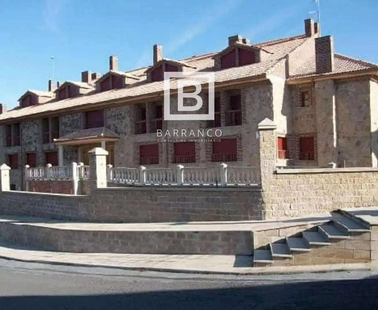 Vista exterior de Edifici en venda en Los Llanos de Tormes 