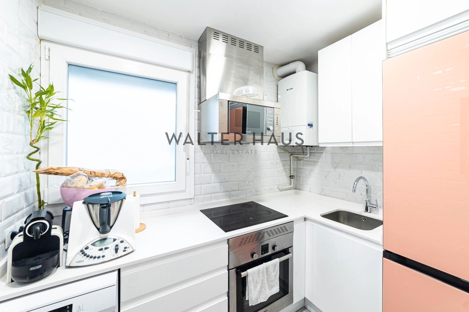 Kitchen of Flat for sale in  Madrid Capital  with Air Conditioner, Heating and Oven
