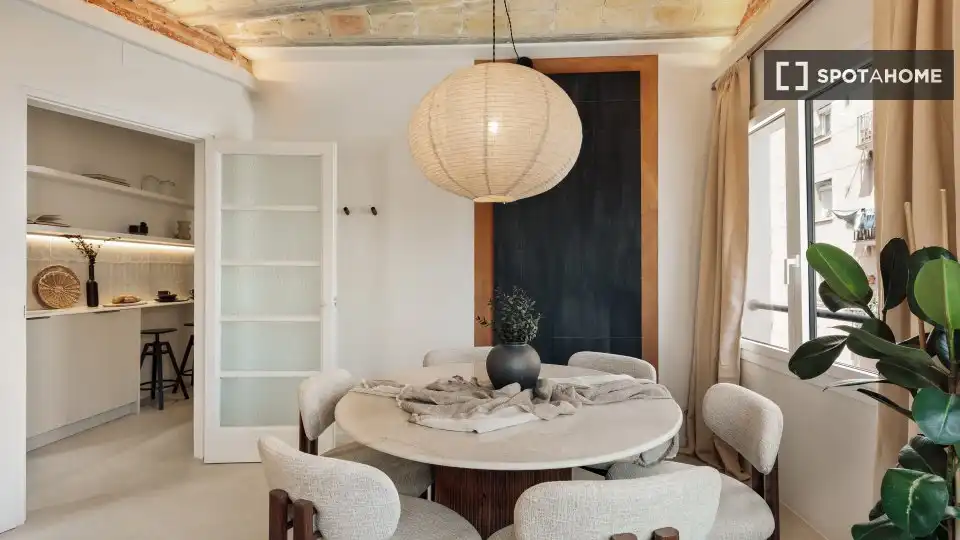 Comedor de Piso de alquiler en Barcelona con Aire acondicionado, Calefacción y Amueblado