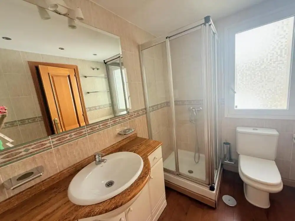 Baño de Ático de alquiler en Marbella con Aire acondicionado, Terraza y Piscina