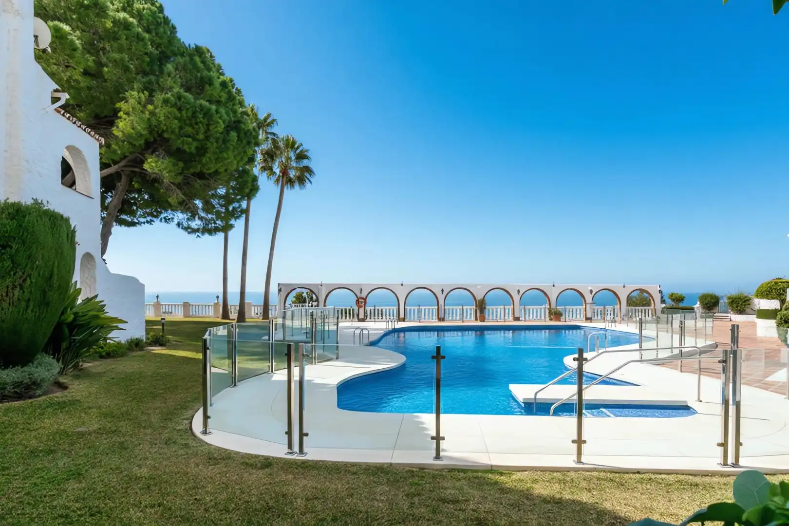 Piscina de Ático en venta en Benalmádena con Aire acondicionado, Jardín privado y Terraza