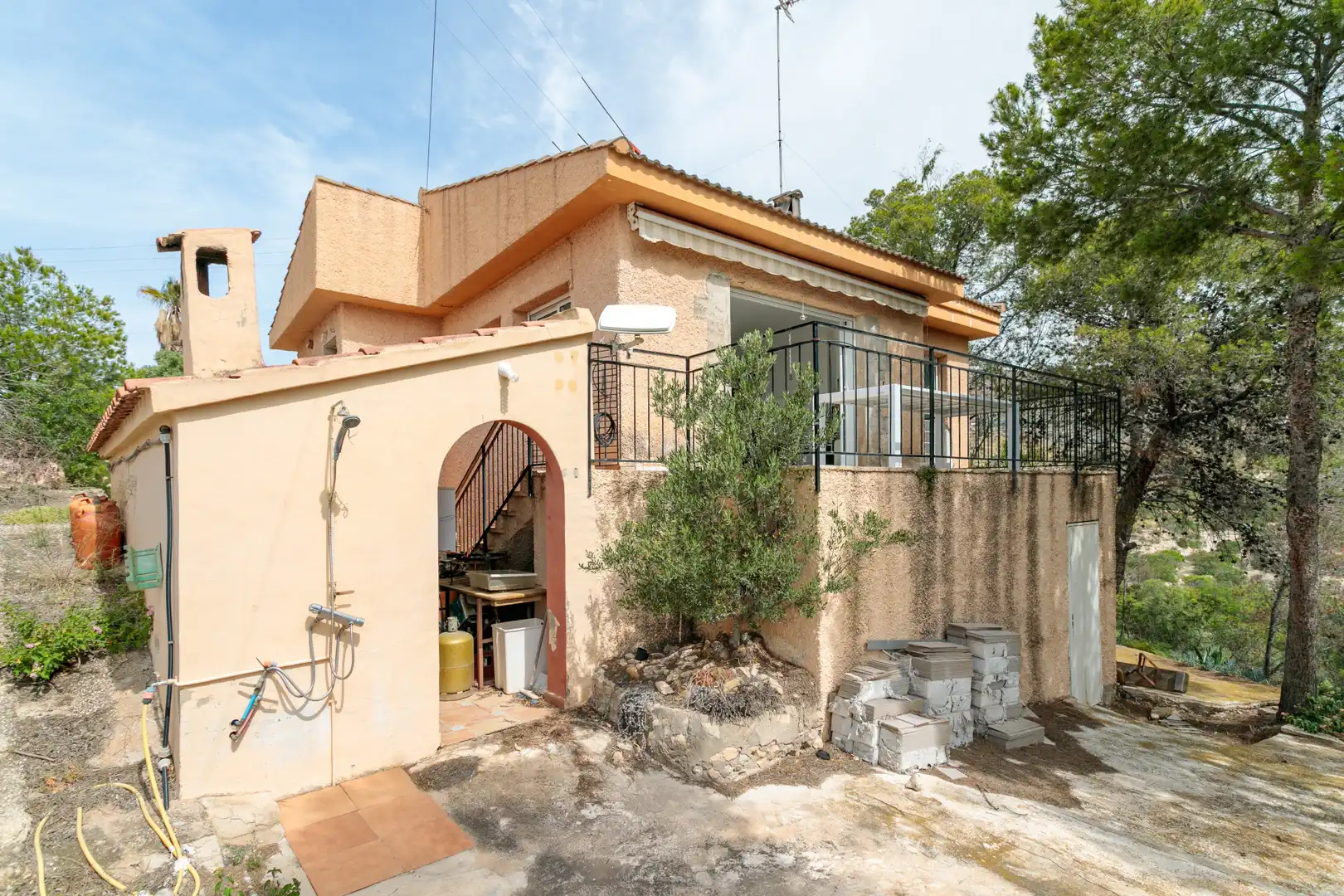 Vista exterior de Casa o xalet en venda en El Campello amb Aire condicionat, Jardí privat i Terrassa