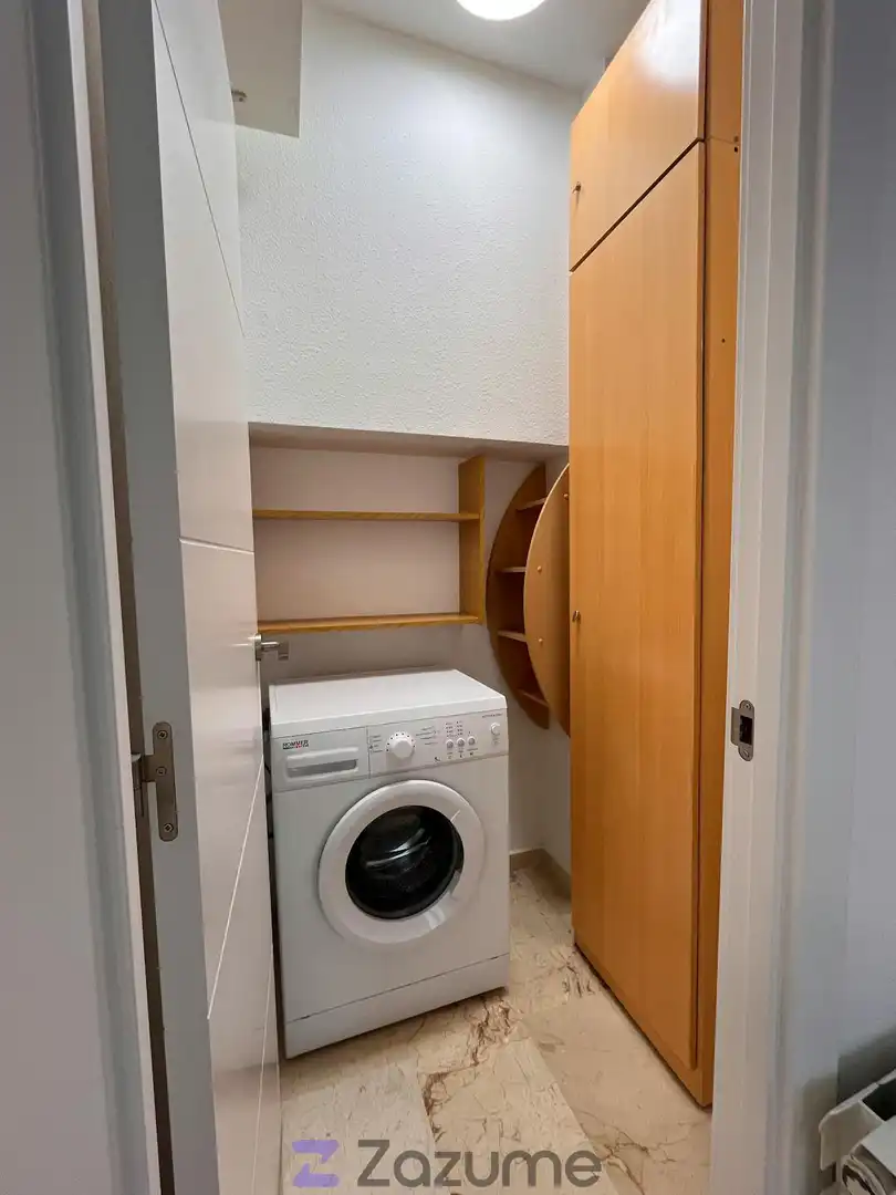 Bathroom of Flat for rent in Granada  with Air Conditioner, Heating and Washing machine