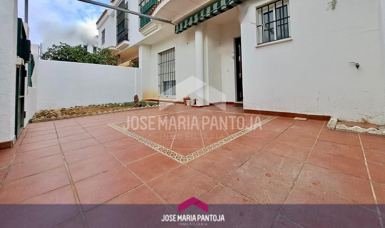 Jardí de Casa adosada en venda en Jerez de la Frontera amb Jardí privat