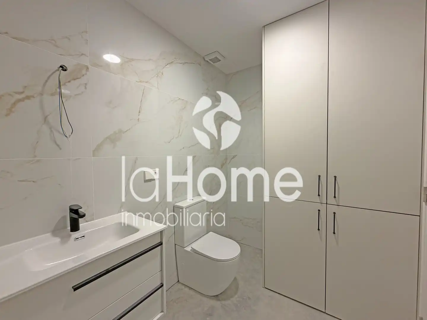 Badezimmer von Loft zum Verkauf in Paterna mit Ofen