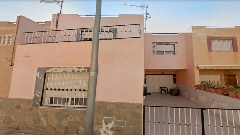 Vista exterior de Casa adosada en venda en  Almería Capital