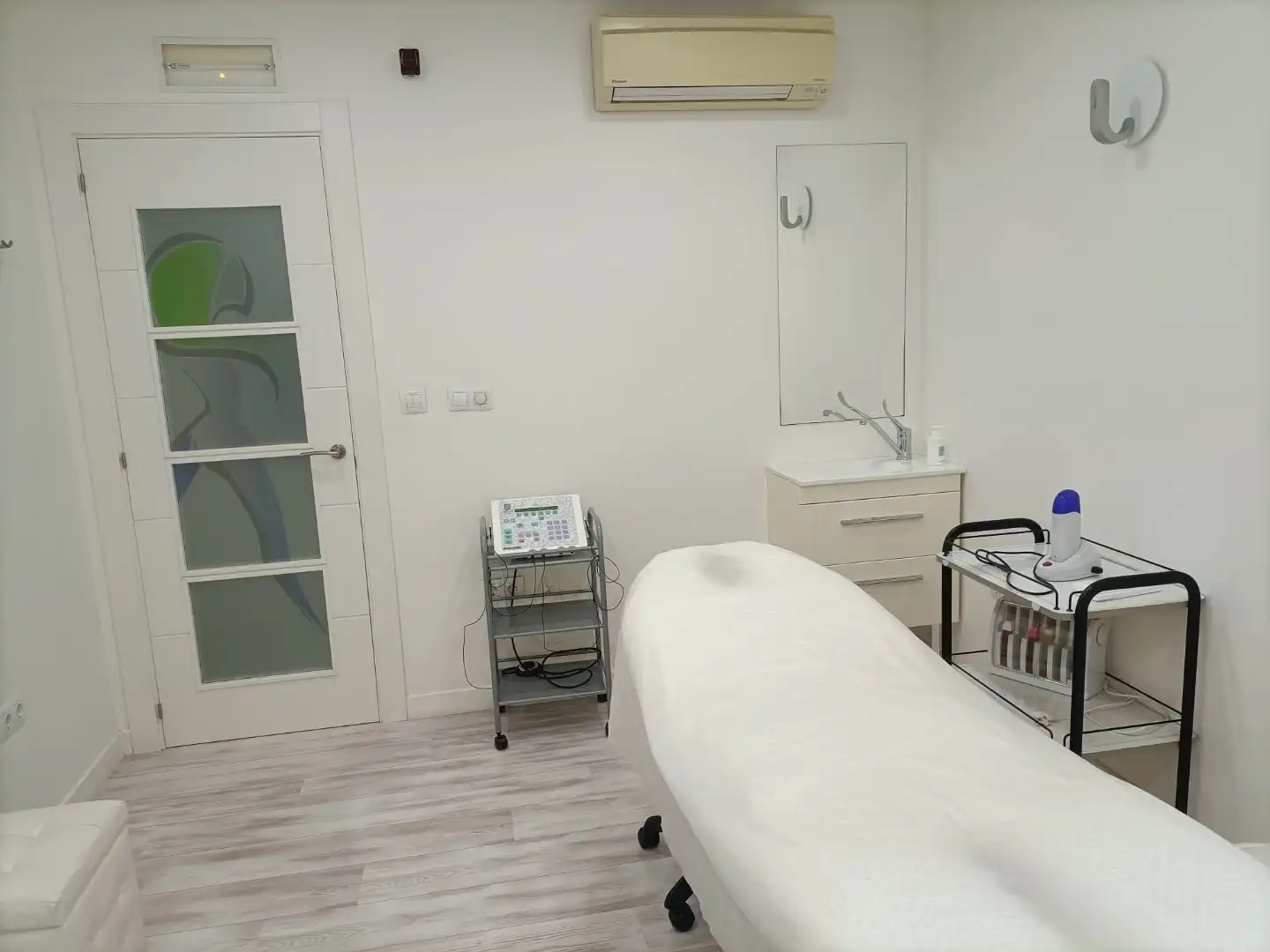 Schlafzimmer von Geschaftsraum zur Miete in Camargo mit Klimaanlage