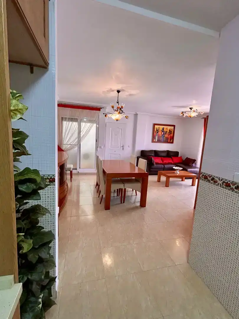 Sala d'estar de Planta baixa en venda en Águilas amb Aire condicionat, Piscina i Balcó