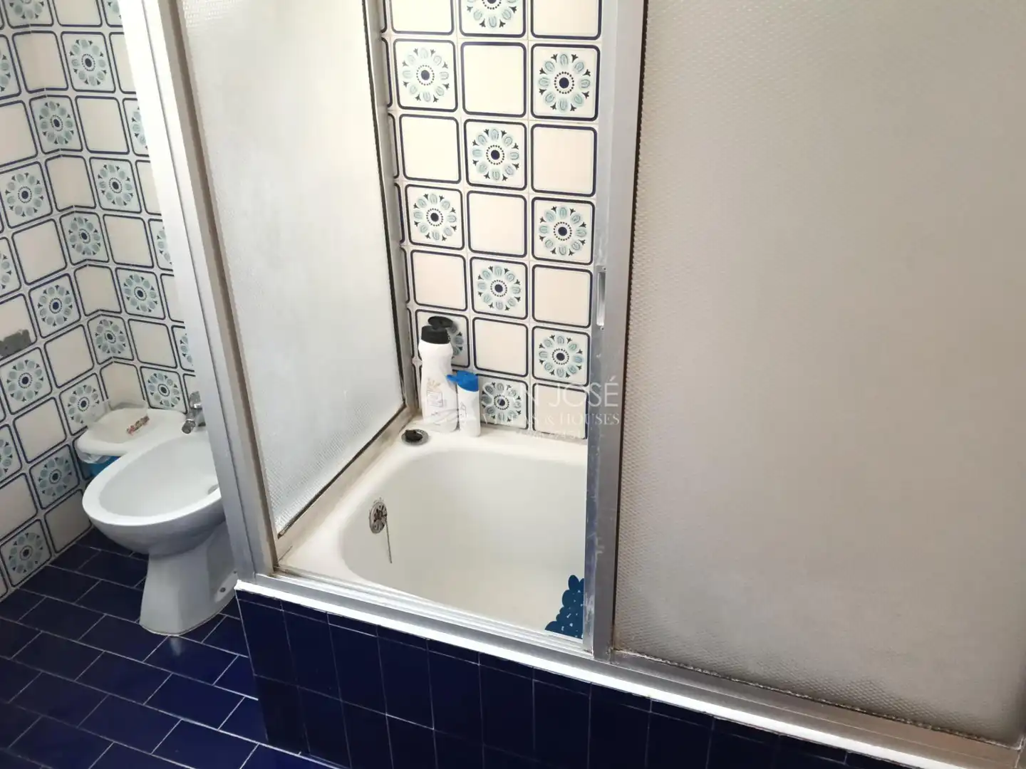 Baño de Piso en venta en Aspe con Terraza, Trastero y Balcón