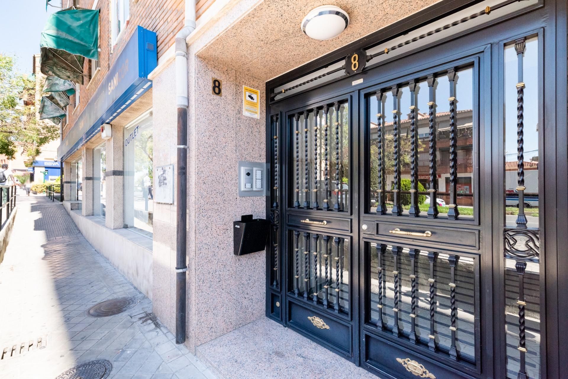 Vista exterior de Pis en venda en  Granada Capital amb Aire condicionat, Traster i Balcó