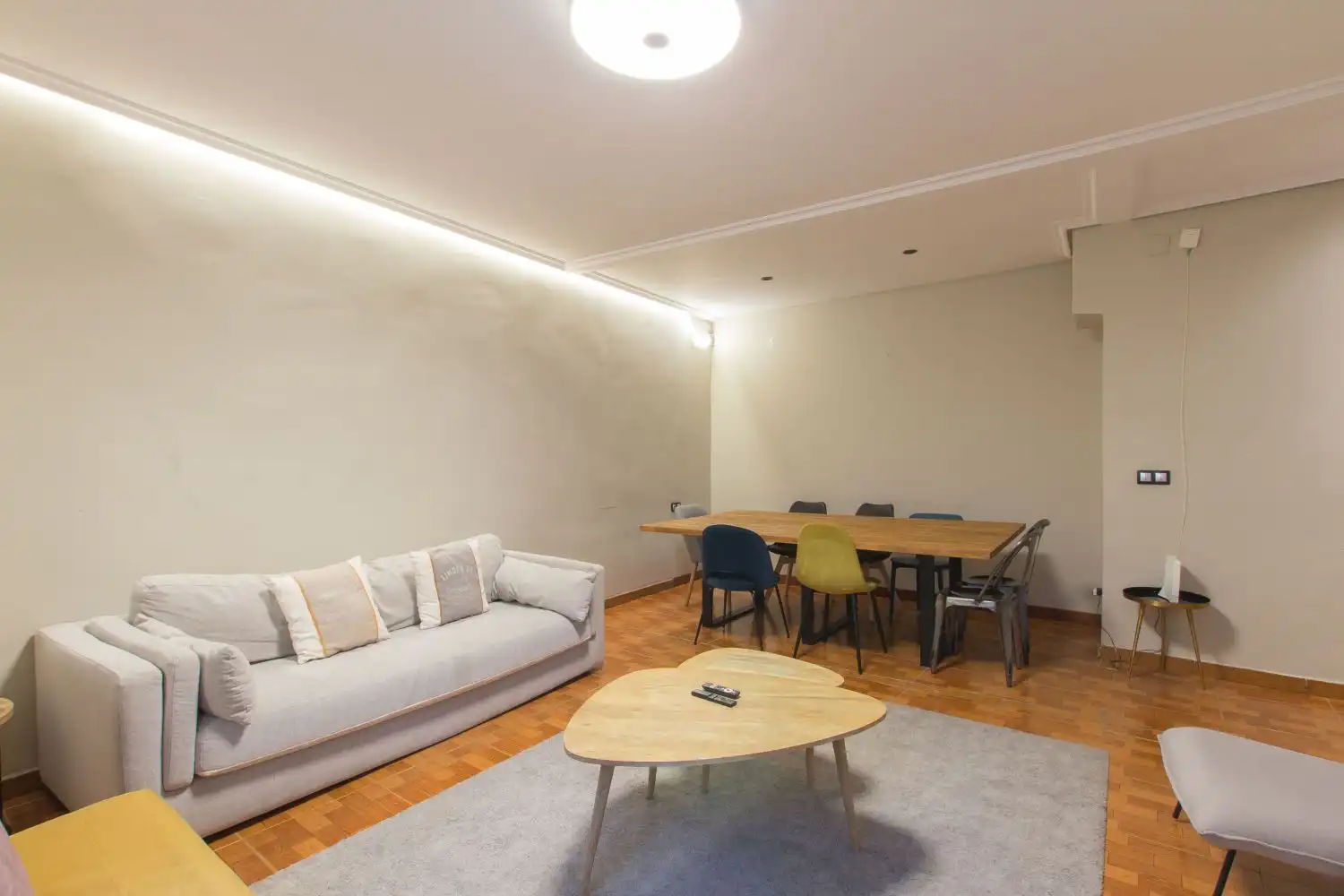 Sala de estar de Piso en venta en  Pamplona / Iruña con Calefacción, Amueblado y Balcón