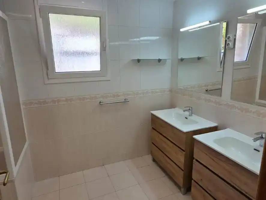 Bany de Casa o xalet de lloguer en Sant Fost de Campsentelles amb Terrassa, Piscina i Balcó