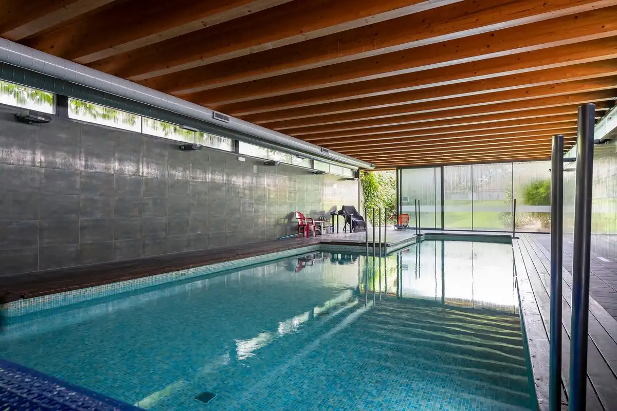 Schwimmbecken von Dachboden zum Verkauf in Majadahonda mit Klimaanlage, Heizung und Privatgarten