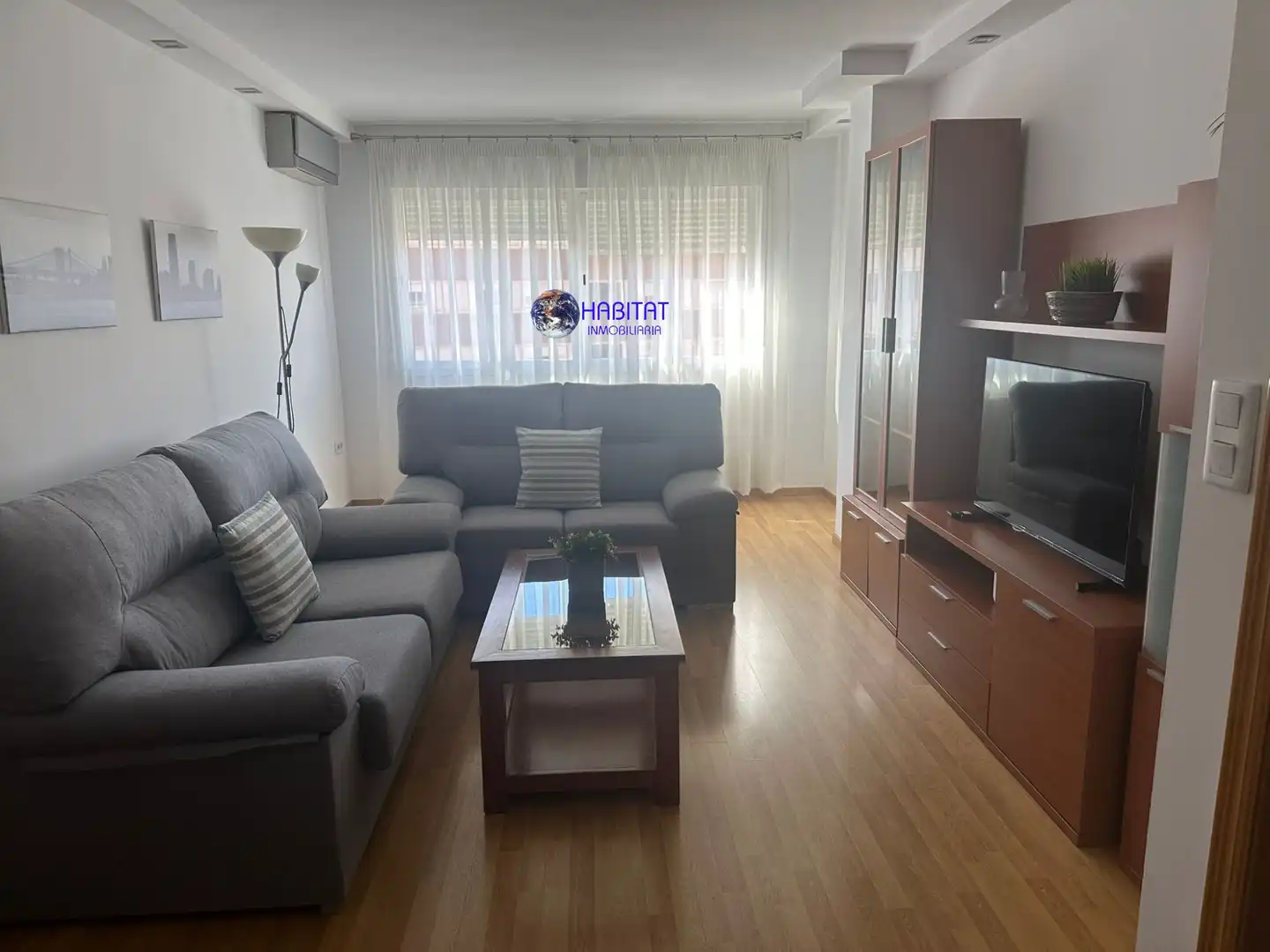Living room of Flat for rent in Granada  with Air Conditioner, Heating and Furnished