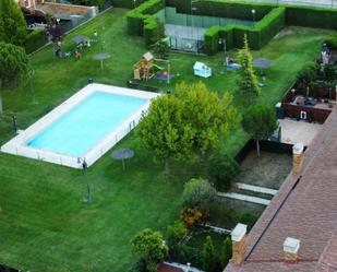 Piscina de Casa adosada de lloguer en Grijota amb Terrassa i Piscina