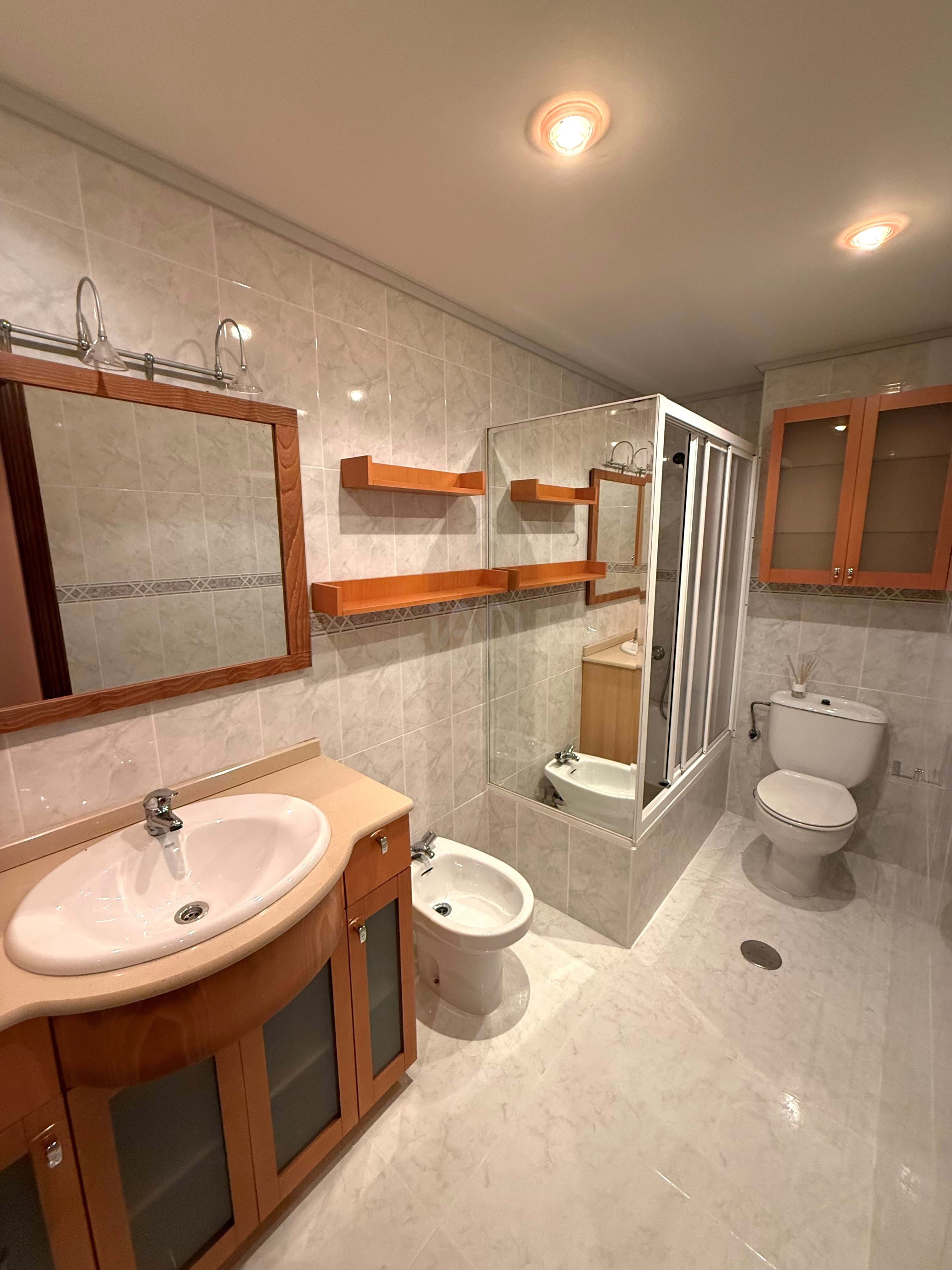 Bany de Pis en venda en La Bañeza  amb Calefacció