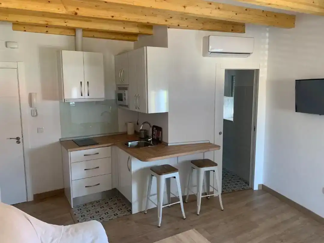 Cuina de Apartament de lloguer en Logrosán amb Aire condicionat, Parquet i Moblat