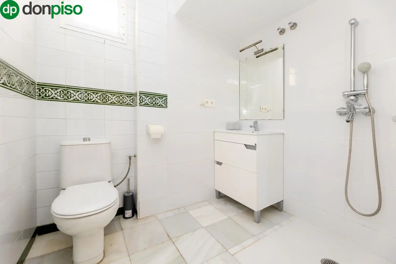 Baño de Casa o chalet en venta en Granada con Aire acondicionado, Calefacción y Jardín privado