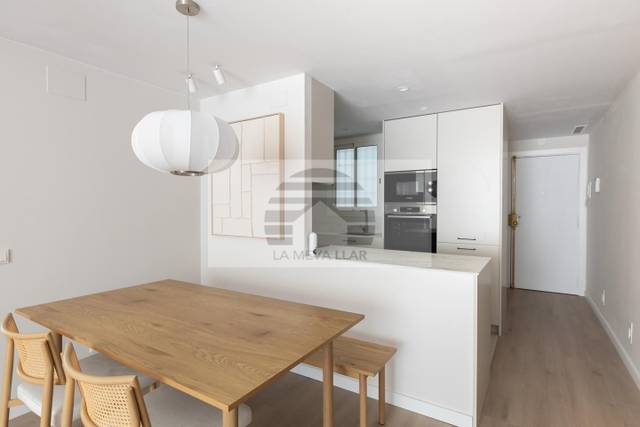 Piso en Venta en Carrer de Vila i Vilà en El Poble Sec - Parc de Montjuïc