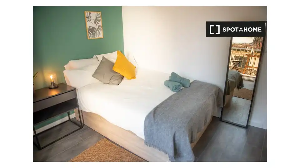 Bedroom of Flat for share in Centro