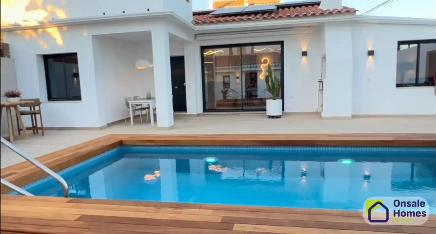 Piscina de Casa o chalet en venta en Marbella con Aire acondicionado, Jardín privado y Terraza