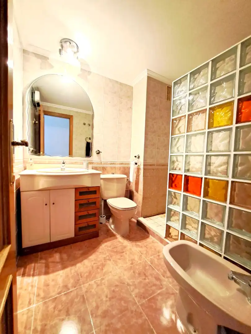 Bathroom of Flat for sale in Torrent  with Air Conditioner, Heating and Furnished