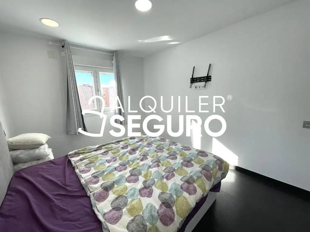 Bedroom of Flat for rent in Madrid  with Air Conditioner, Heating and Furnished